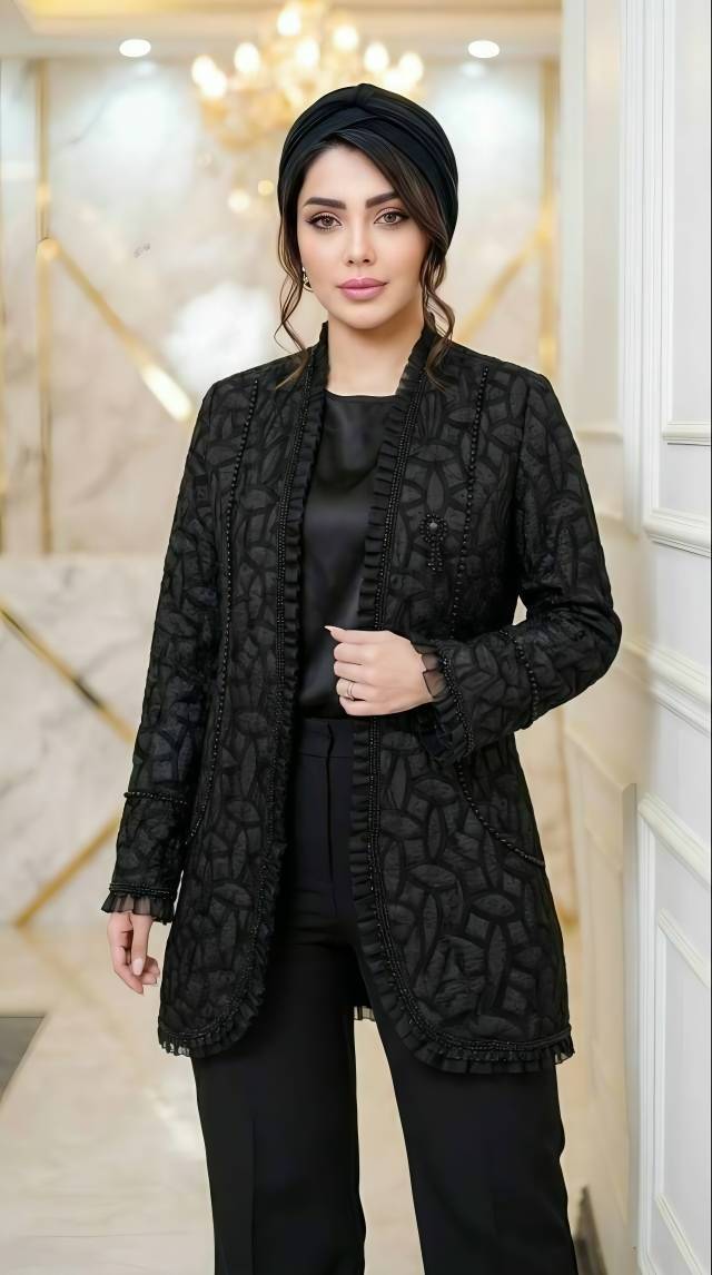 ست کت شلوار مجلسی زنانه مدل ترنم ۱ rad ✅جنس کت ژاکارد طرح برجسته وارداتی درجه ۱✅، جت بلک و گِرم بالا اعلا ✨، جنس شلوار مازراتی گرم بالا واقعی درجه ۱✅️ با بهترین کیفیت مستقیما از تولیدی(فروش تک و عمده آرومافشن)