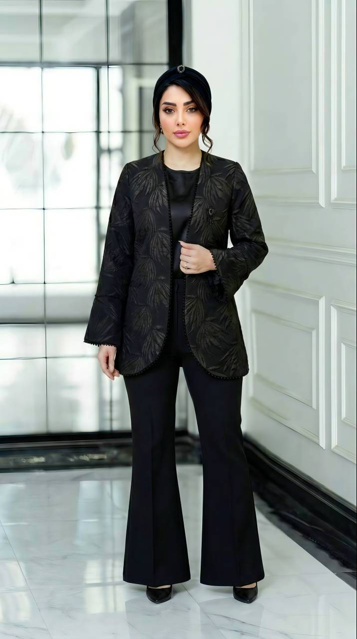 ست کت شلوار مجلسی زنانه مدل ترنم ۲ rad ✅جنس کت ژاکارد طرح برجسته وارداتی درجه ۱✅، جت بلک و گِرم بالا اعلا ✨، جنس شلوار مازراتی گرم بالا واقعی درجه ۱✅️ با بهترین کیفیت مستقیما از تولیدی(فروش تک و عمده آرومافشن)