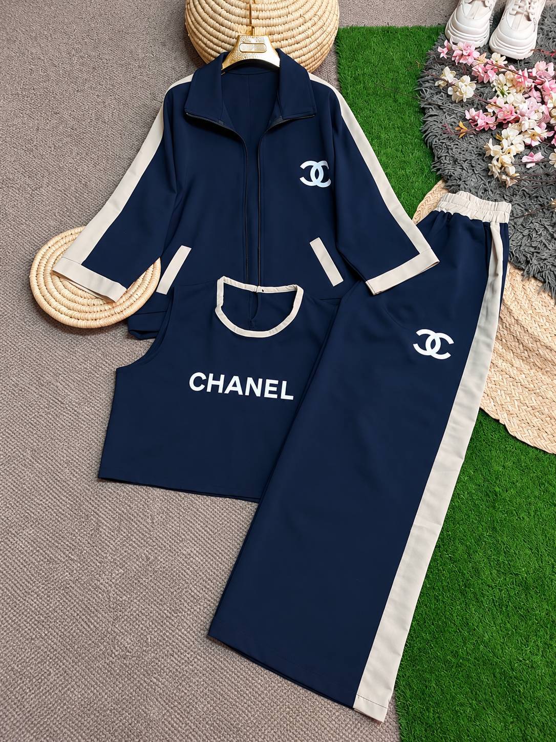 ست سه تیکه سویشرت و شلوار زنانه مدل CHANEL✅️جنس سوپر مازراتی گرم بالا درجه ی 1 ✅ek با بهترین کیفیت مستقیما از تولیدی (فروش تک و عمده آرومافشن)