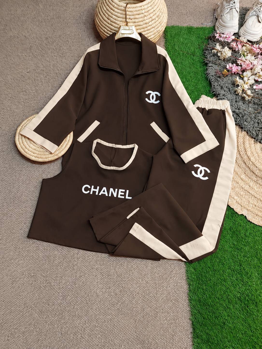 ست سه تیکه سویشرت و شلوار زنانه مدل CHANEL✅️جنس سوپر مازراتی گرم بالا درجه ی 1 ✅ek با بهترین کیفیت مستقیما از تولیدی (فروش تک و عمده آرومافشن)