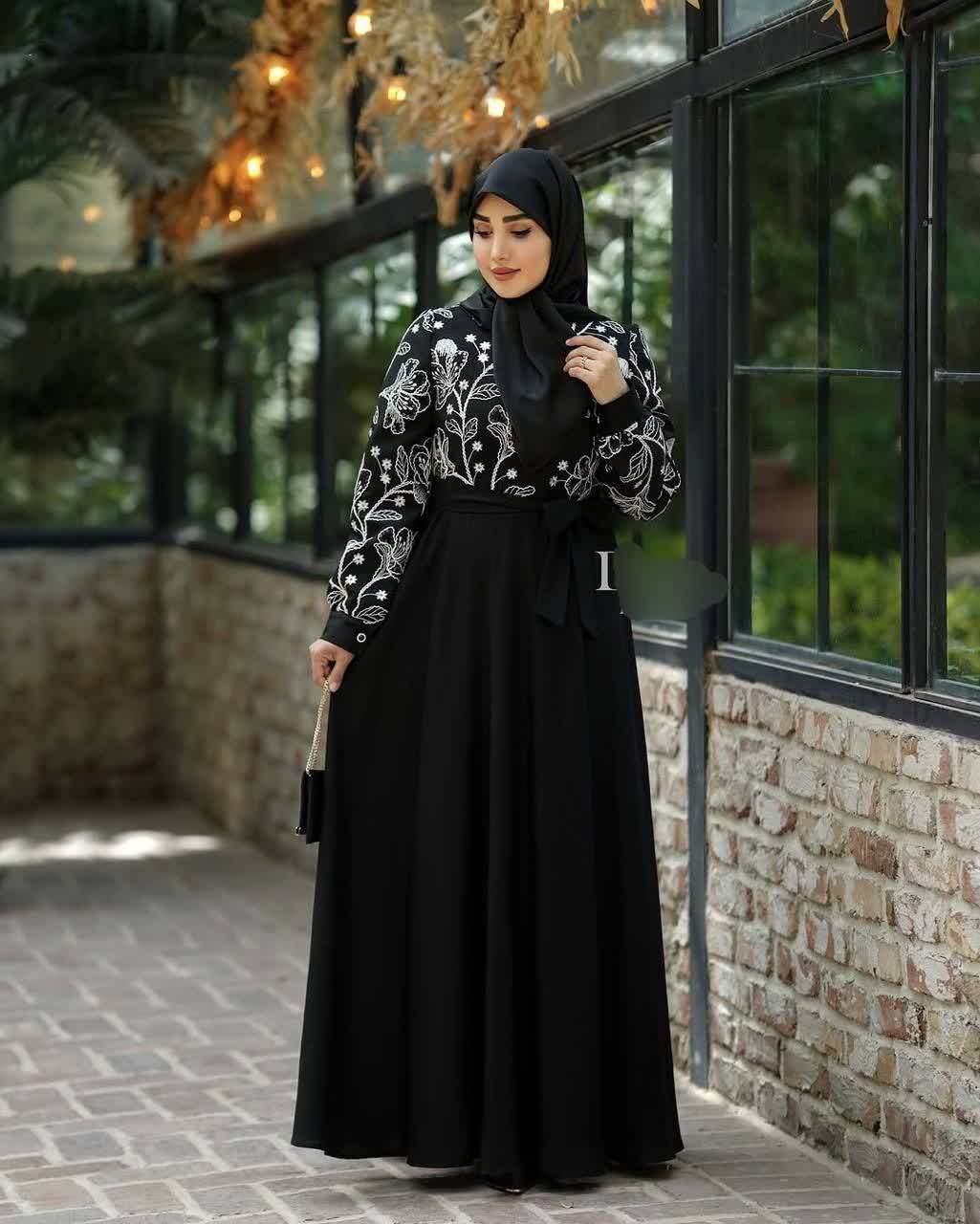 پیراهن بلند زنانه شیک مدل سوزن دوزیshik✅جنس لنین ساده درجه ۱ باگرم بالا ترین نمونه و لنین سوزن دوزی و قیطون دوزی شده ✅با بهترین کیفیت مستقیماازتولیدی (فروش تک وعمده آرومافشن)فروش تک وعمده